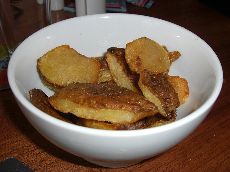 Boiling Discarded Potato Peels to Craft a Rich and Hearty Zero-Waste Vegetable Broth