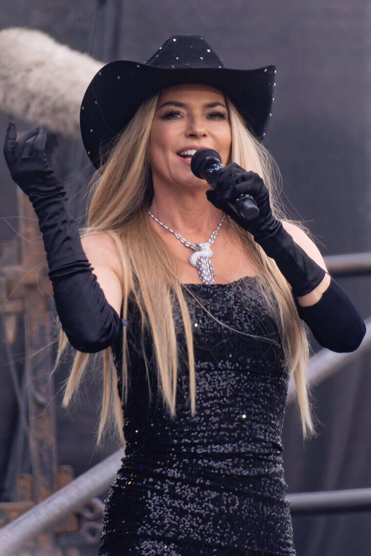 Shania Twain - Tree Planter