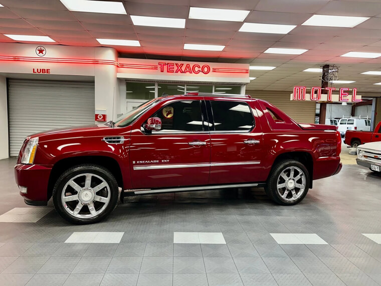2007 Cadillac Escalade AWD – $78,337
