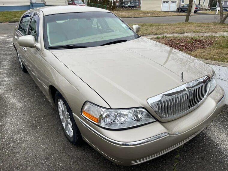 Lincoln Town Car L (2003–2011)