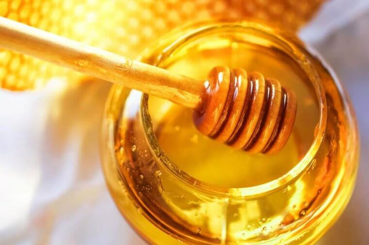 Honey Jars: Lower Temperatures Accelerate Crystallization and Turn the Smooth Liquid Into a Solid Mass