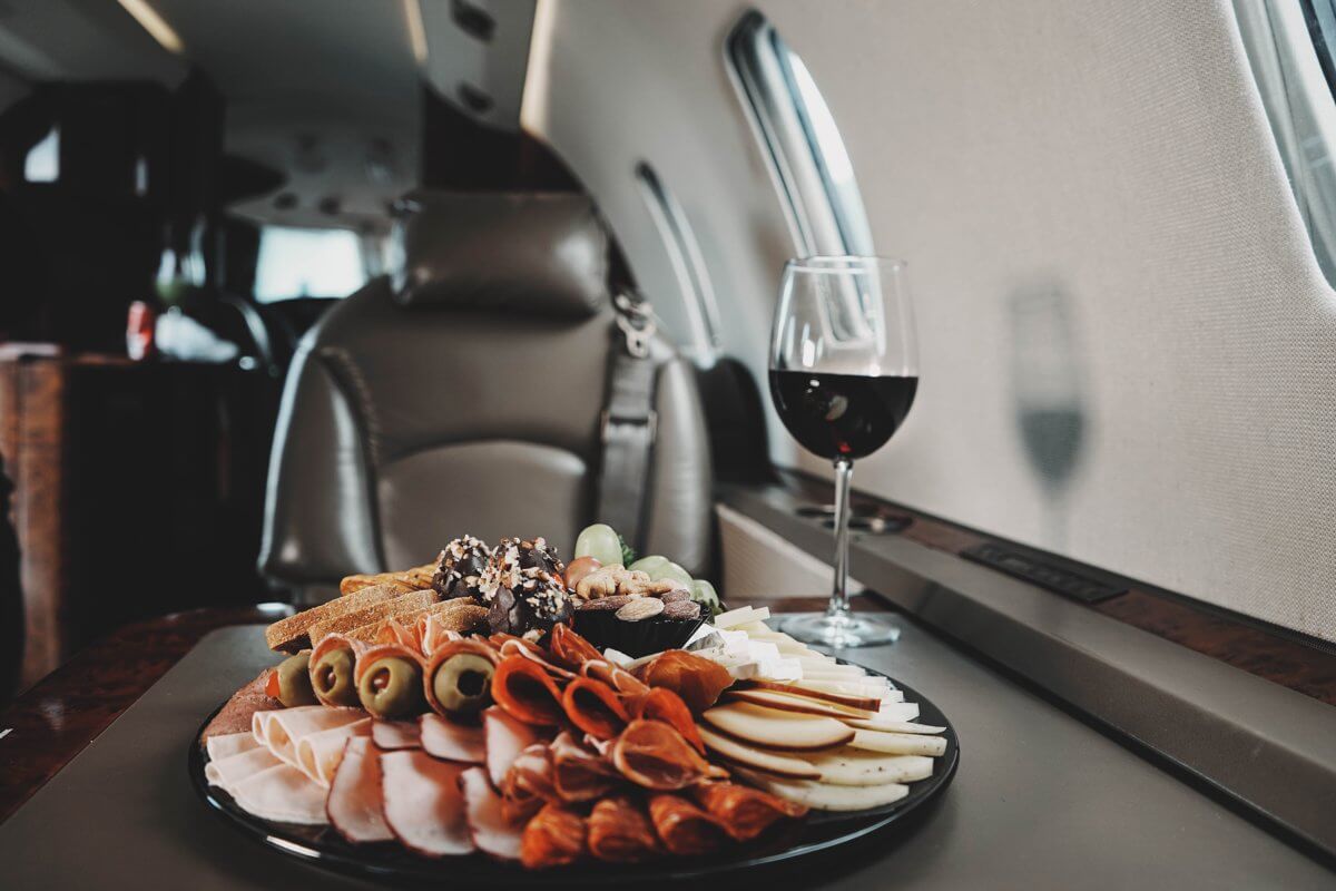5 Best Food Airlines Companies That Will Satisfy Your Taste Buds at 35,000 Feet