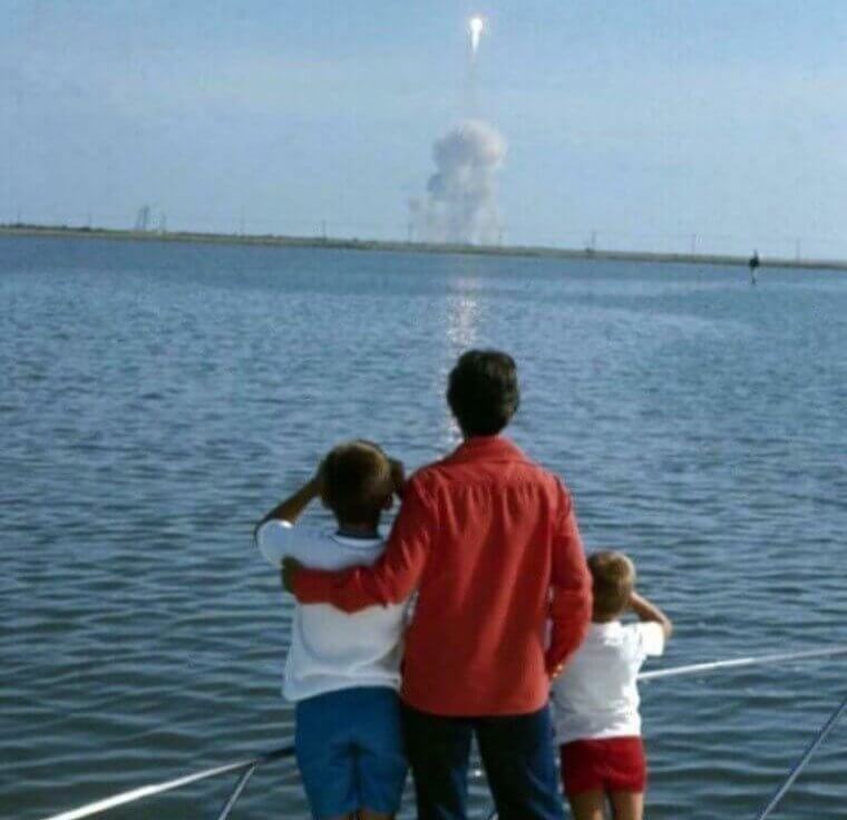 Así Es Cómo La Familia De Neil Armstrong’ Miró Su Despegue Hacia La Luna