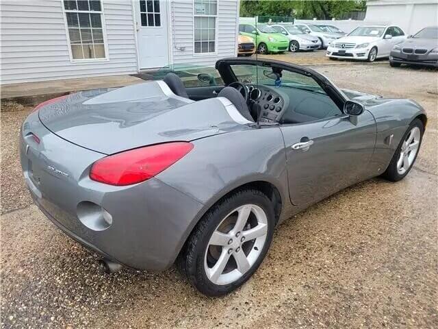 2006 Pontiac Solstice Roadster - $3,395