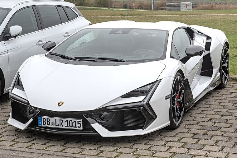 Lamborghini Revuelto