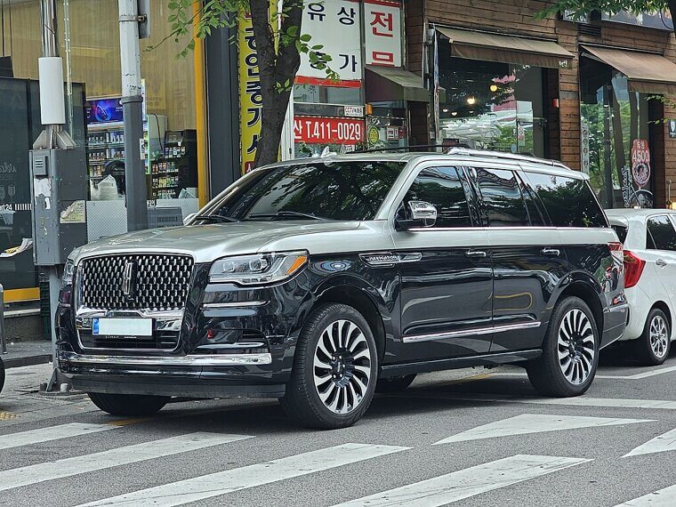 Lincoln Navigator Black Label
