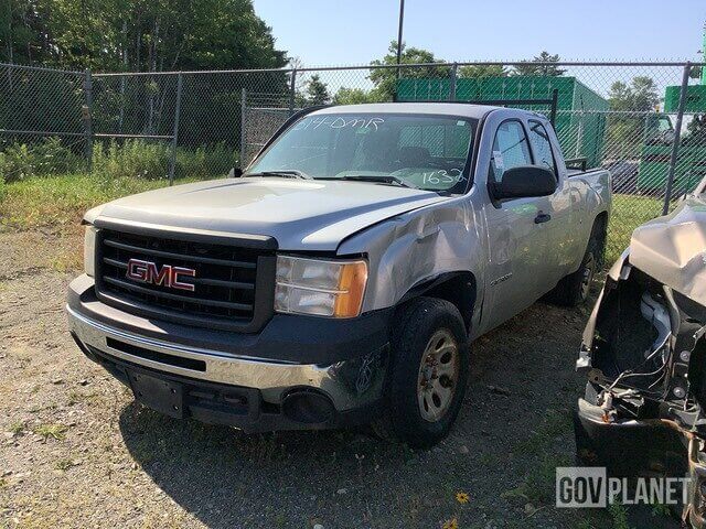 2011 GMC Sierra 1500 4x4 Pickup - $300