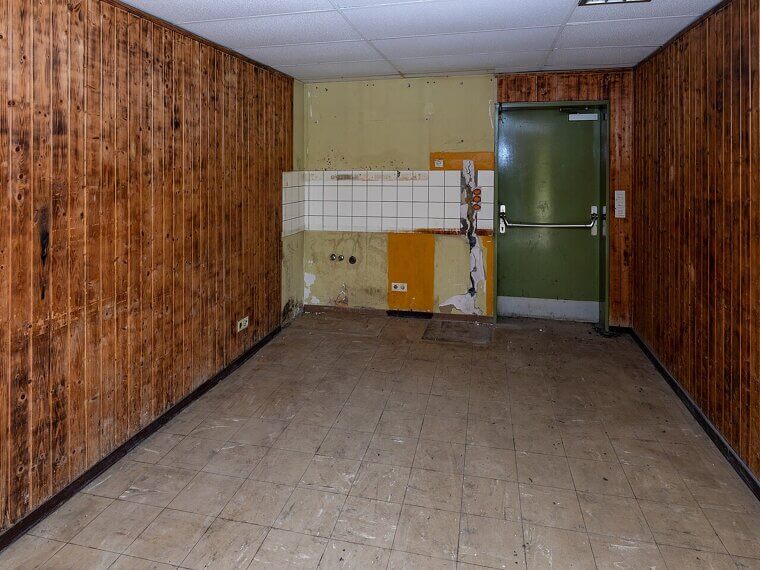 Walls Dressed in Faux-Wood Paneling
