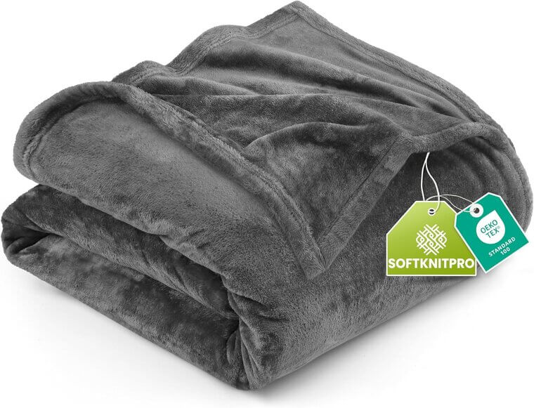 Utopia Fleece Blanket - Cozy & Lightweight Comfort for All Seasons - 24% Off!