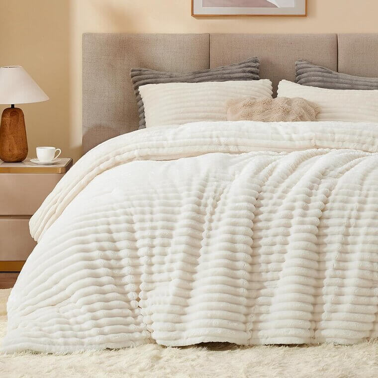 BEDELITE Fleece Comforter - Cozy Winter Luxury Bedding Set - Enjoy 21% Off!