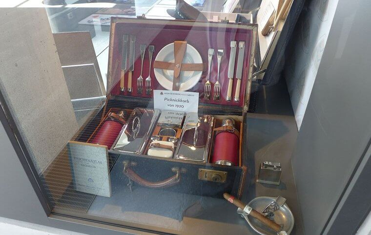 Ein maßgeschneiderter Picknickkorb fürs Auto