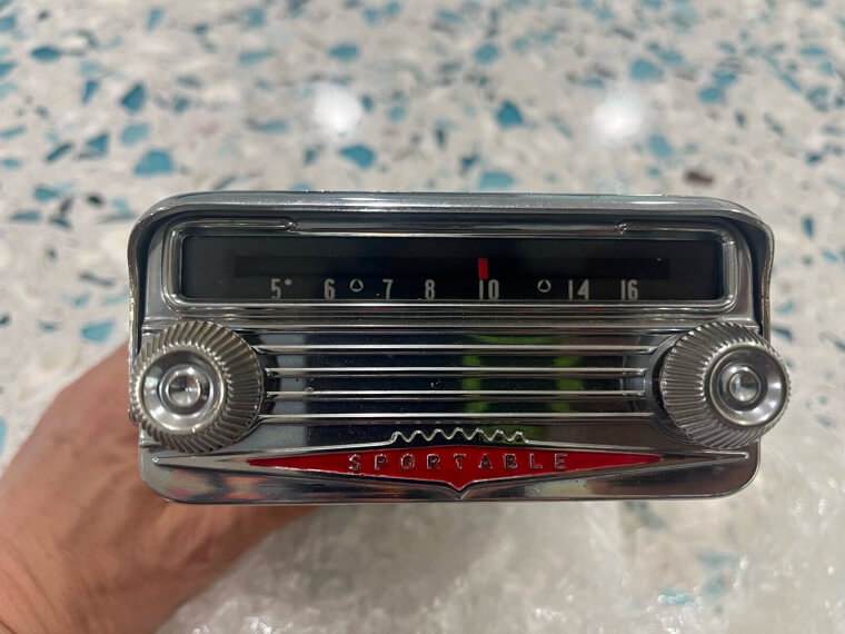Ein Pontiac Sportable Radio