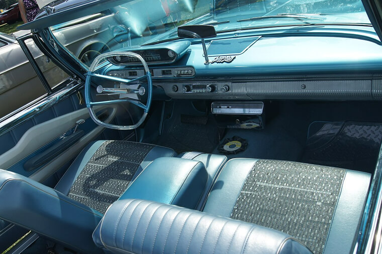 Plattenspieler im Auto