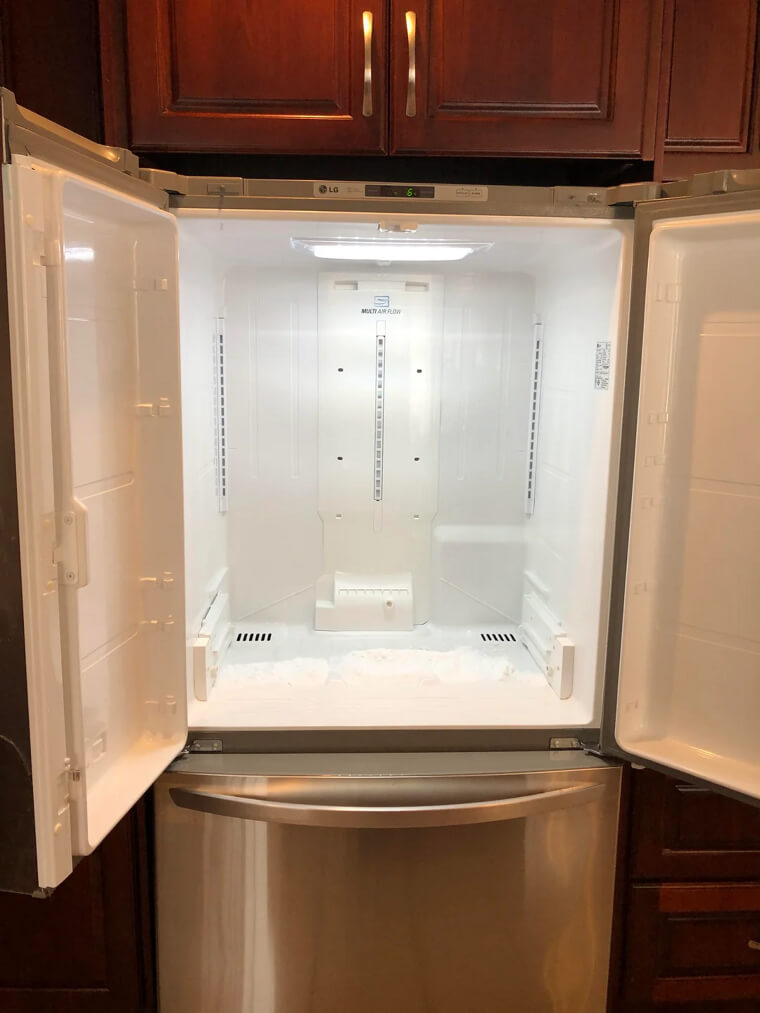 Neutralize Lingering Odors in the Refrigerator