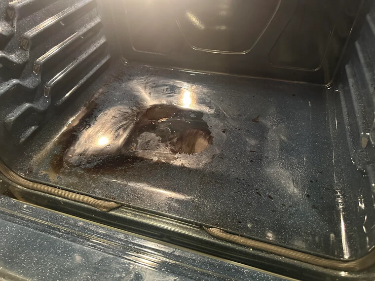 Clean Spilled Food in the Oven