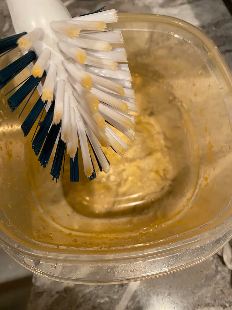 Eliminate Tomato Stains from Plastic Containers
