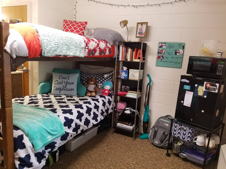 Verzichte auf das Bett im Schlafsaal und kaufe stattdessen ein Etagenbett