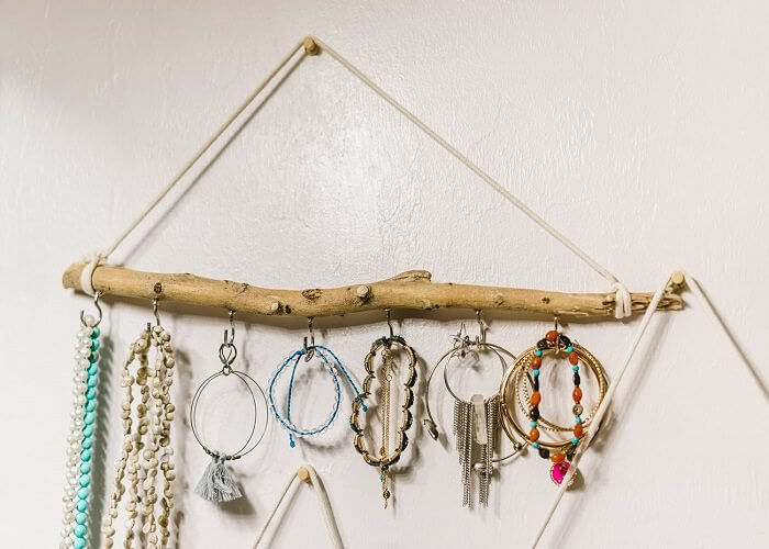 Hängender Schmuck-Organizer zum Selbermachen