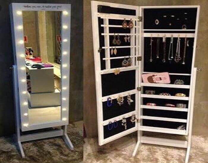 Kaufe einen Spiegel in voller Länge für geheimen zusätzlichen Stauraum