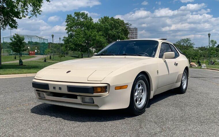 Porsche 944