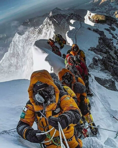 Guess How Many Frozen Bodies Are on Mount Everest at the Moment