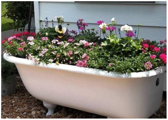 Turn An Old Bathtub Into A Flower Bed