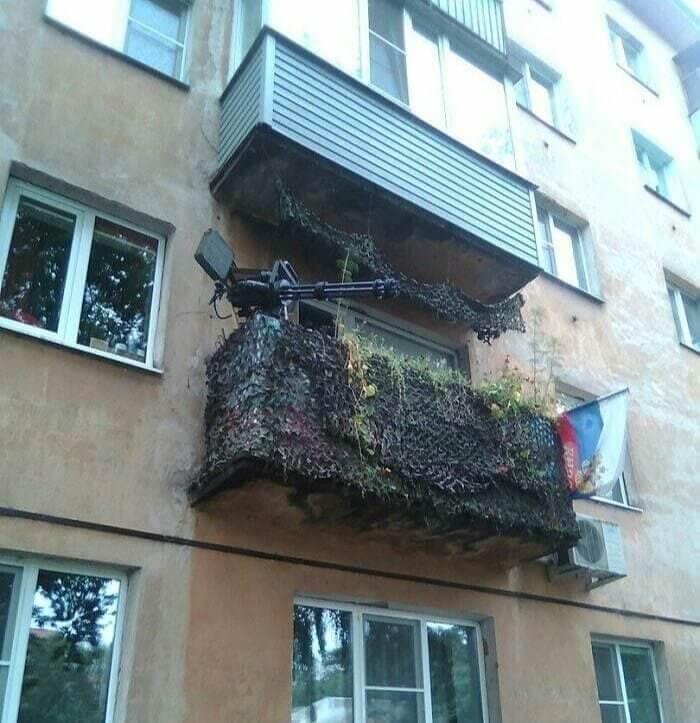 War Preparations on the Balcony