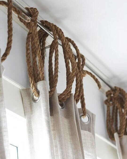 Use corda para pendurar as cortinas
