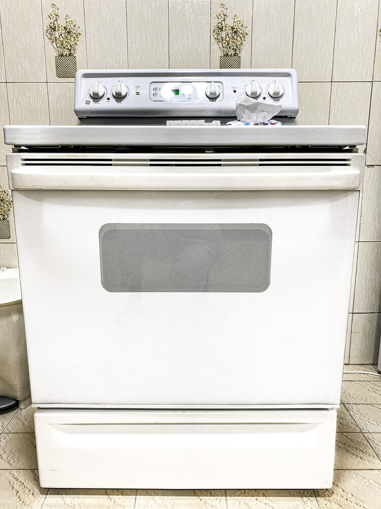 Oven Drawer: Use It to Keep Food Warm Instead Of Storing Baking Sheets