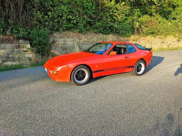 Porsche 944