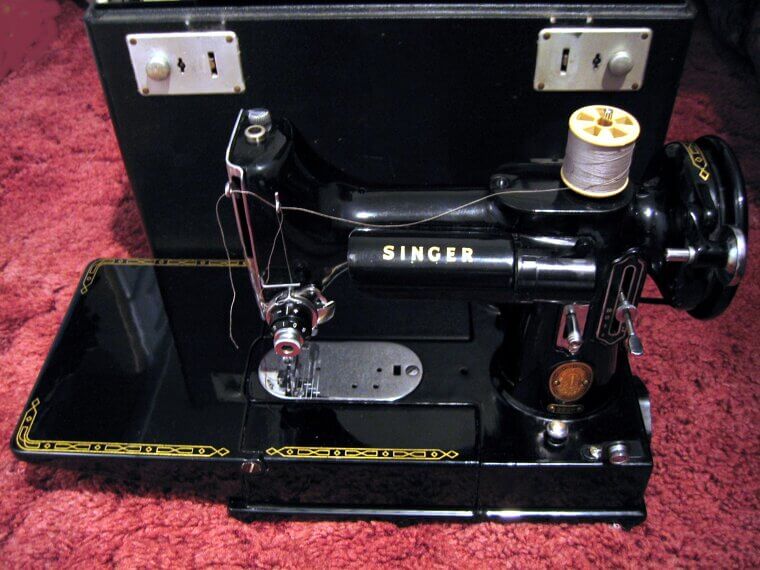 Vintage "Pink" Featherweight Singer Sewing Machines: The $2,000 Stitch