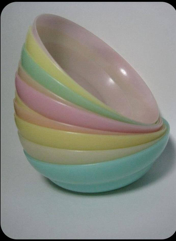 Tupperware "Wonderlier" Bowls in Pastel: The $100 Plastic Wonder