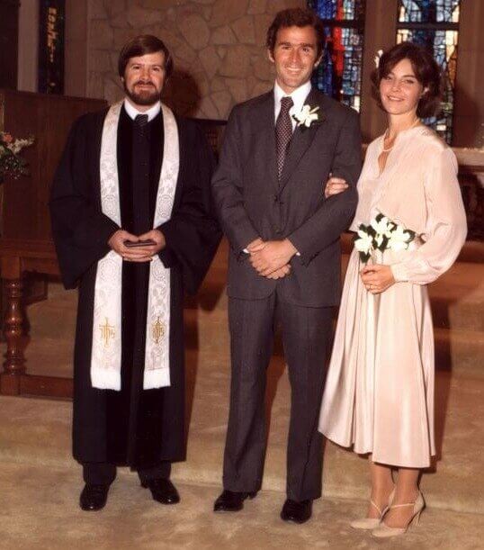 L'abito da sposa di Laura era semplice ma chic