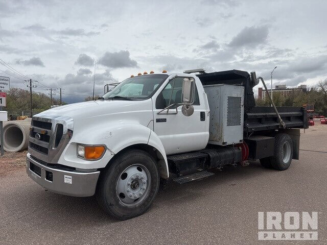 2004 Ford F-650 - $16,000