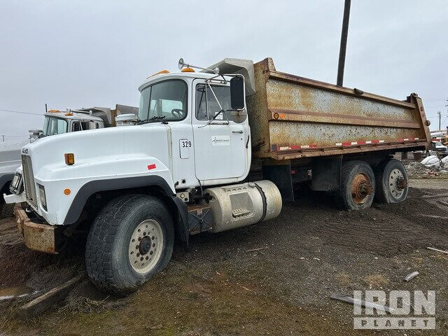 1998 Mack RD688S - $2,500