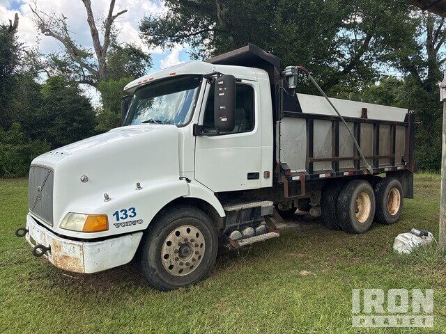 1998 Volvo VN - $25,000