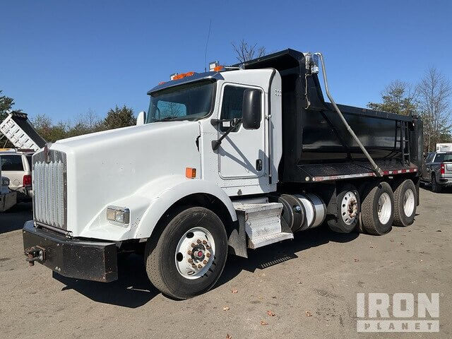 2013 Kenworth T800 - $45,000