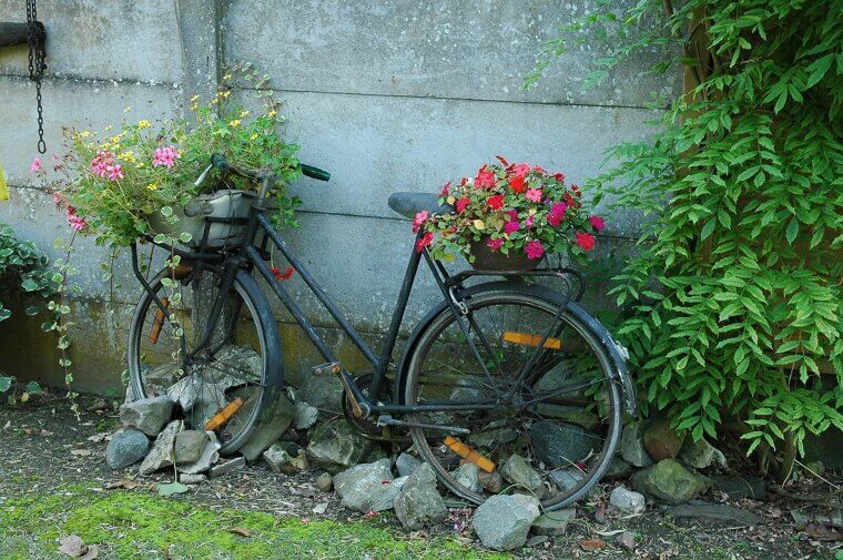 Le biciclette devono stare in strada, non in giardino