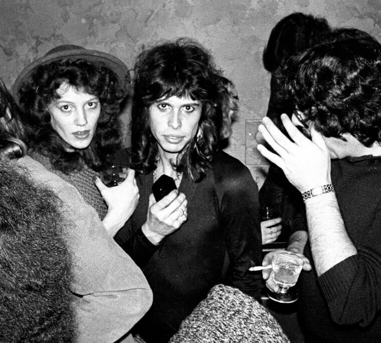 Steven Tyler (26) Y Julia Holcomb (16)