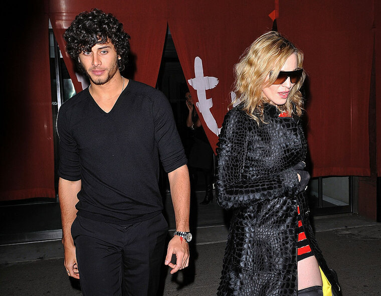 Madonna (49) Y Jesús Luz (21)