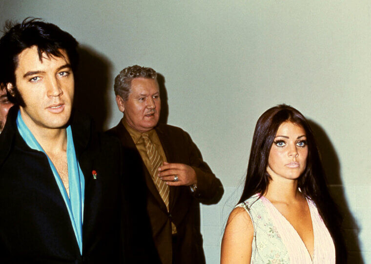 Elvis Presley (24) y Priscilla (14)