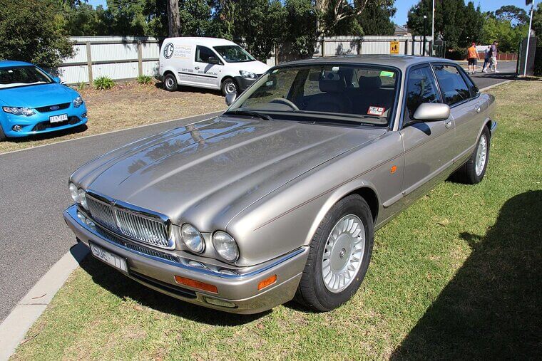 Jaguar XJR (X300/X308, 1994–2002)