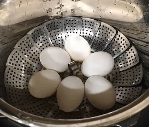 Peel Your Eggs Easily