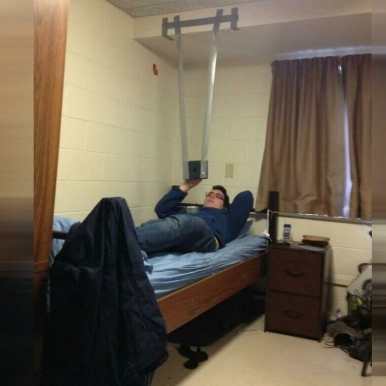 Le colocataire de cette personne est aussi un entrepreneur