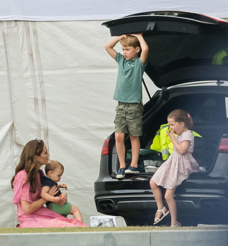 William e Kate incentivam seus filhos a ficarem na natureza como crianças normais