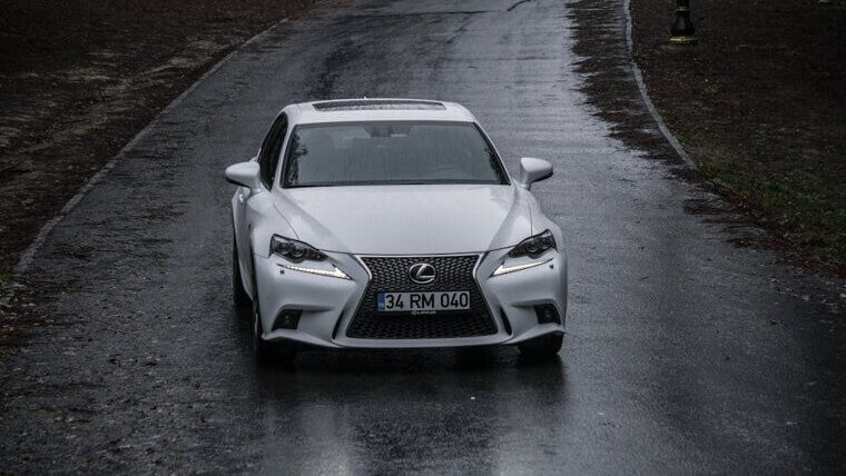 Lexus ES as an Affordable Luxury Pick