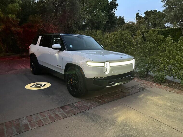 Rivian R1S