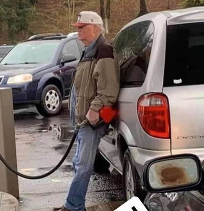 Donald Trump echando gasolina