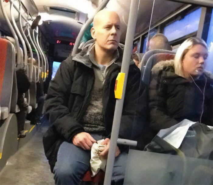 ¿Está Bruce Willis en el autobús?