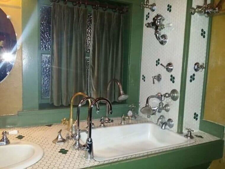 If an Entire Family of 10 Needs to Wash Their Hands at Once, This Sink Will Be Sure to Provide